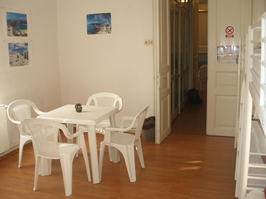 Kretan Hostel Bukares Bagian luar foto