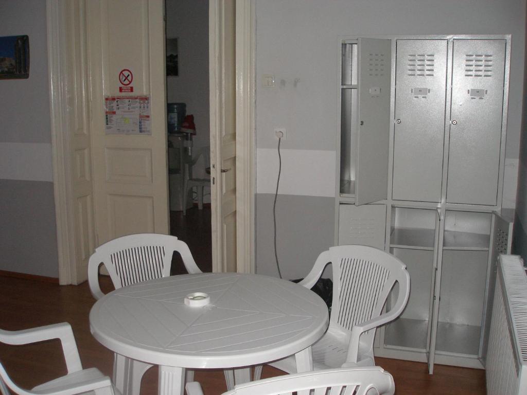 Kretan Hostel Bukares Bagian luar foto